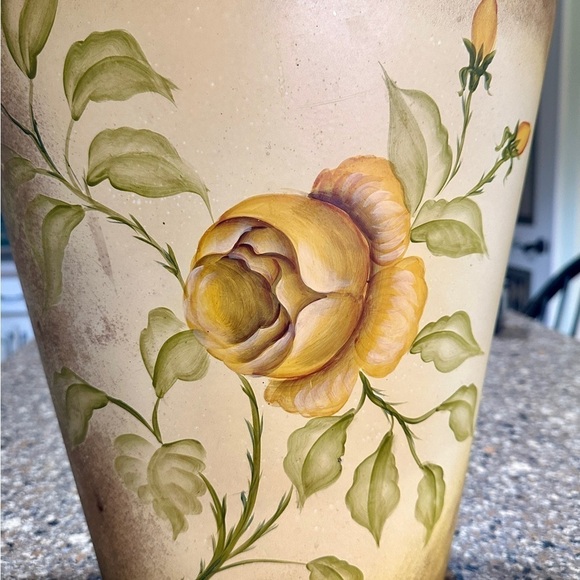 VINTAGE, LARGE METAL, HANGING WALL POCKET. HAND PAINTED - Picture 5 of 8